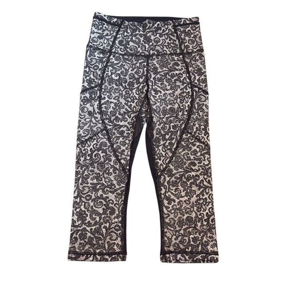 Lululemon Outrun 17" Crop Sz 2 / XXS Leggings - Picture 3 of 9